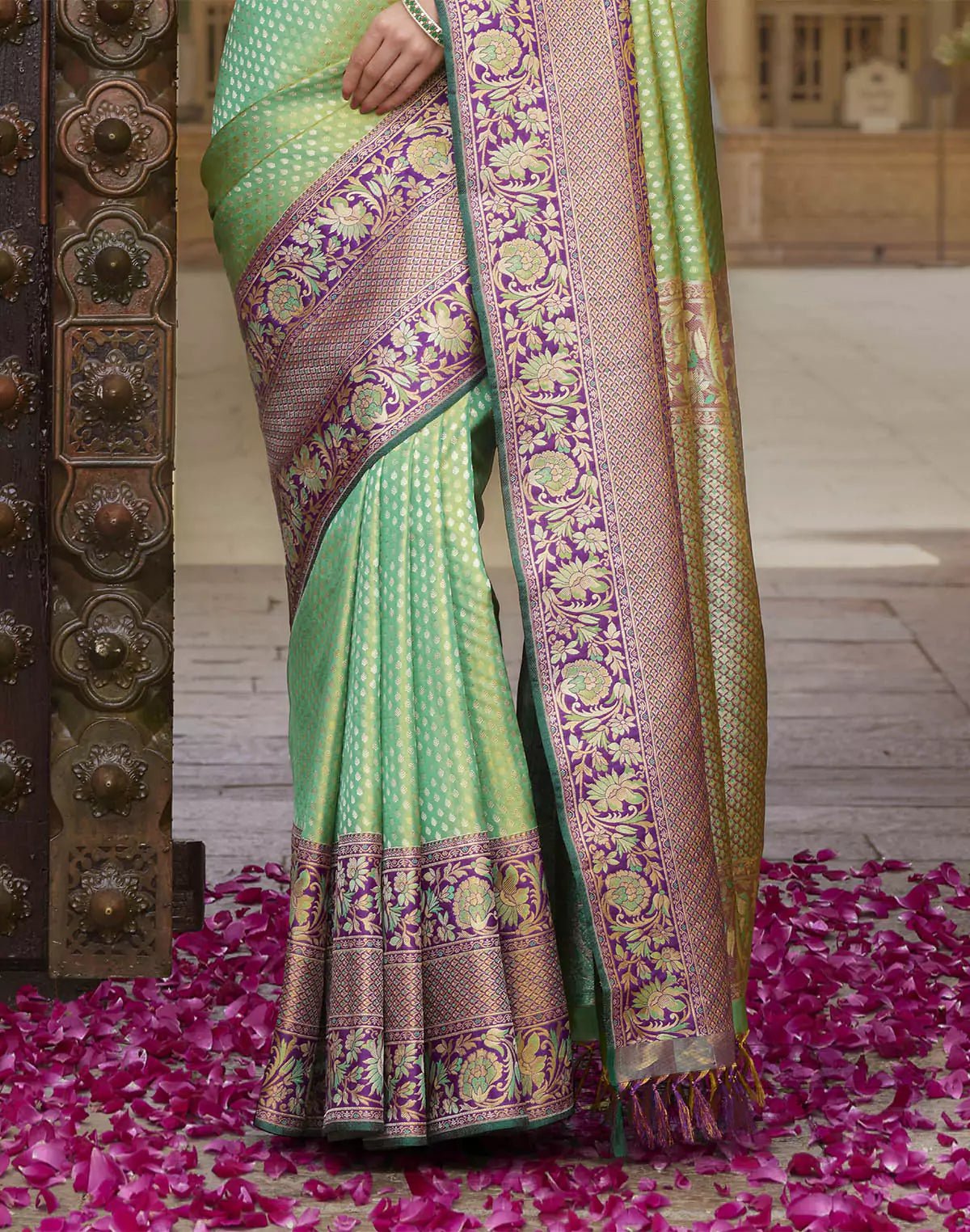 Double Shaded Green Brocade Design Pure Silk Contrast Skut Border Saree - South India Shopping Mall