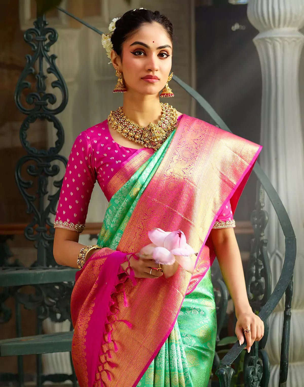 Image of Green Floral Pure Silk Kanjivaram Saree With Big Contrast Skut Border - South India Shopping Mall