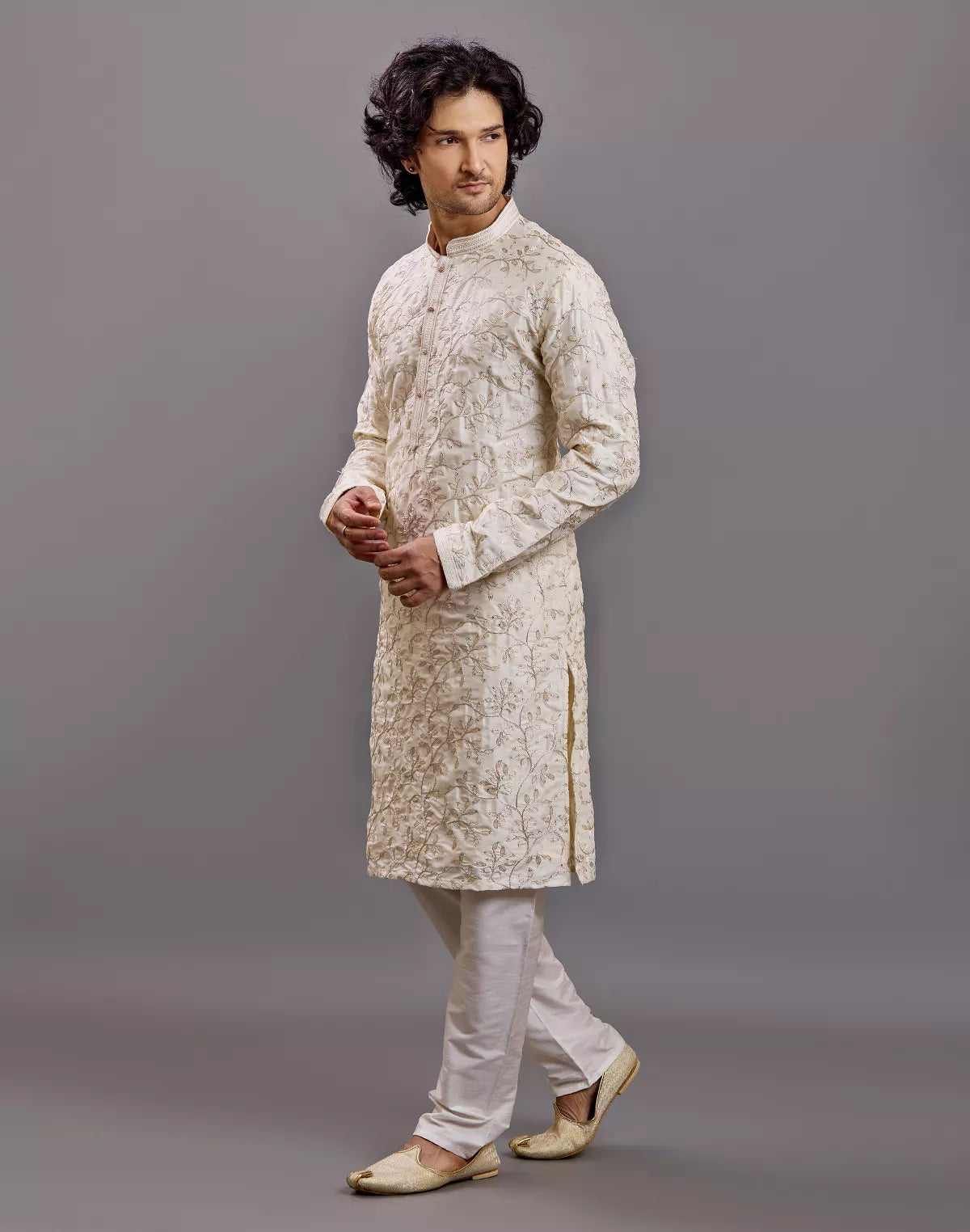 Image of Thread work Bel Buti Patterned Cotton Silk Kurta Pyjama