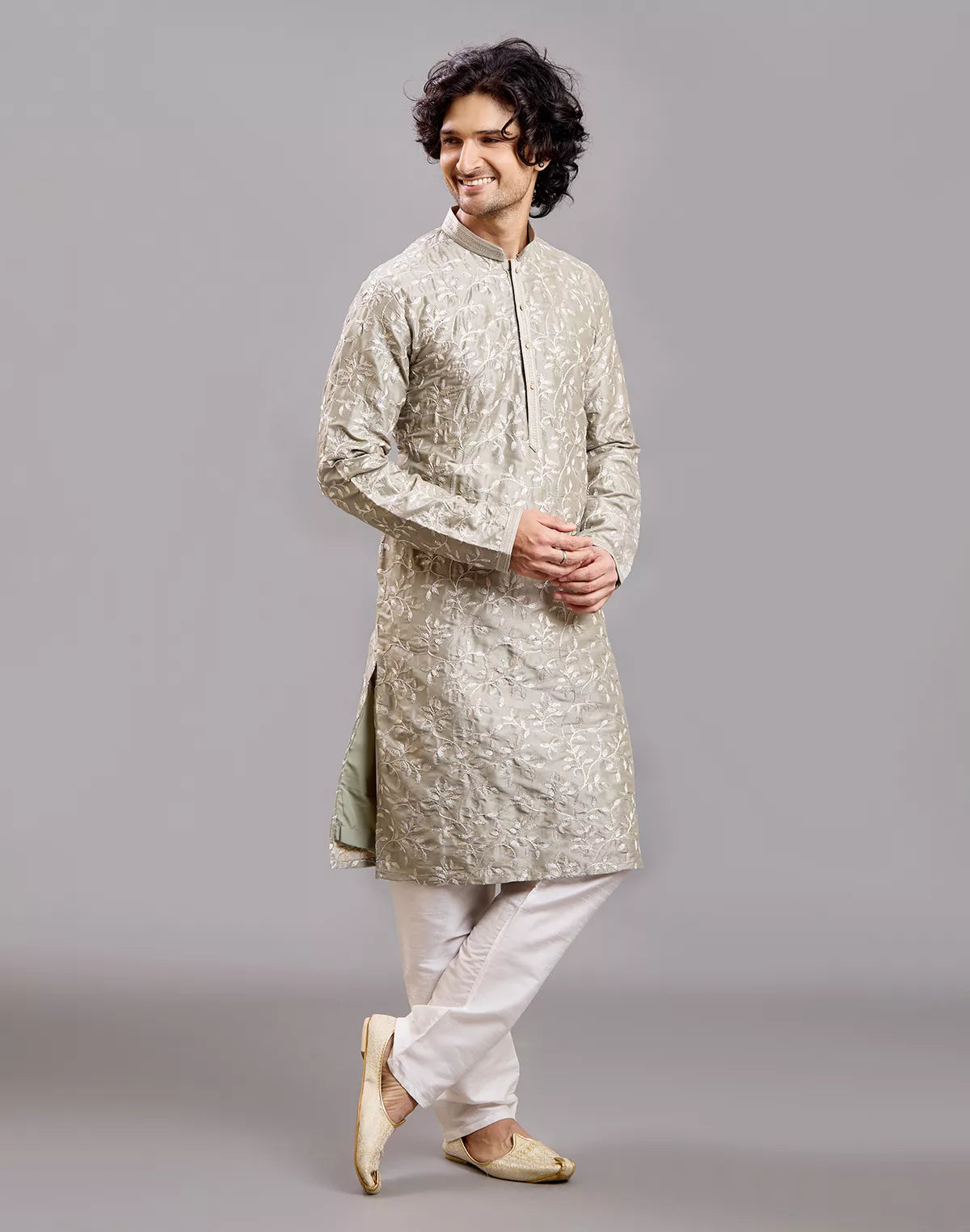 Image of Thread work Bel Buti Patterned Cotton Silk Kurta Pyjama