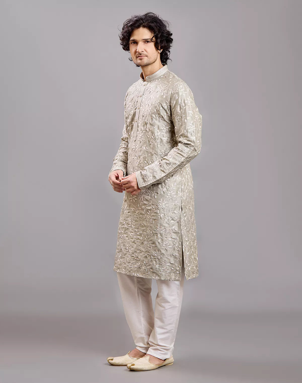 Image of Thread work Bel Buti Patterned Cotton Silk Kurta Pyjama