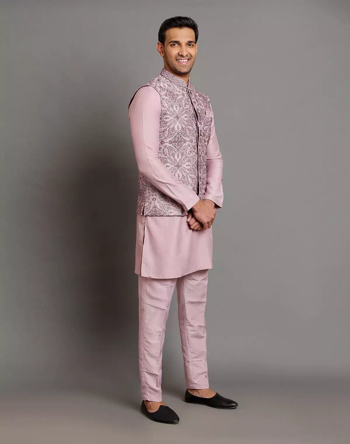 Image of Onion All Over Floral Giza Cotton Thread Embroidery Work Kurta Jacket Set - South India Shopping Mall