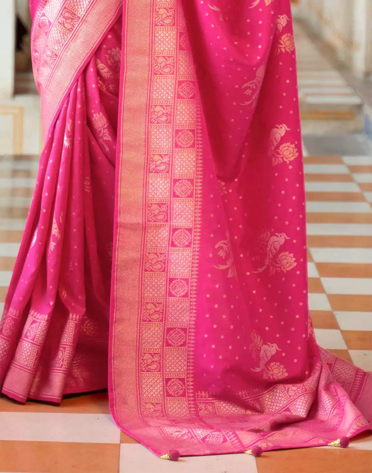 Image of Pink woven design Banaras Silk Saree