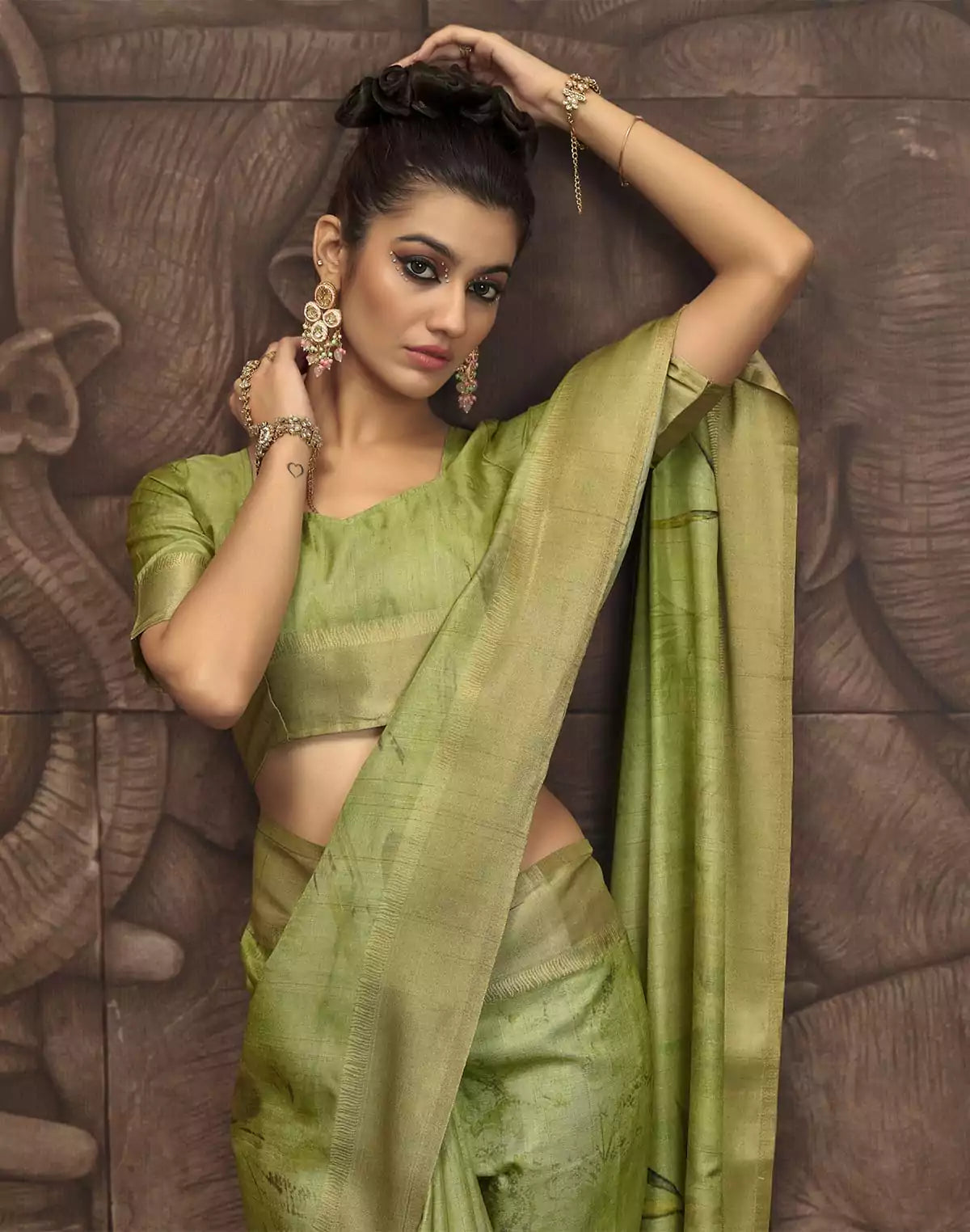 Image of Stylish Parrot Green Graphic Design Malai Silk Saree