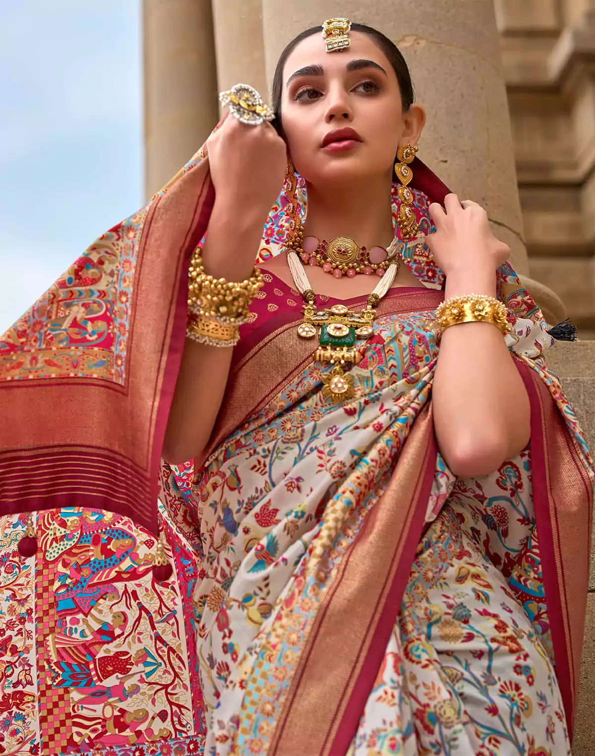 Image of Cream Handloom Woven Kalamkari Print Patola Saree