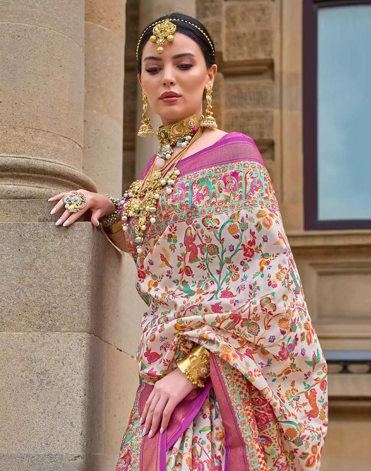 Image of Light Grey Handloom Kalamkari Print Patola Saree