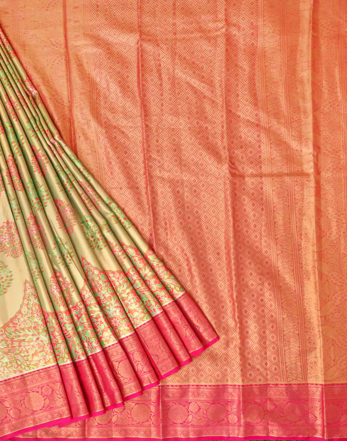 Image of Green Coloured Floral Jaal Weaving Saree
