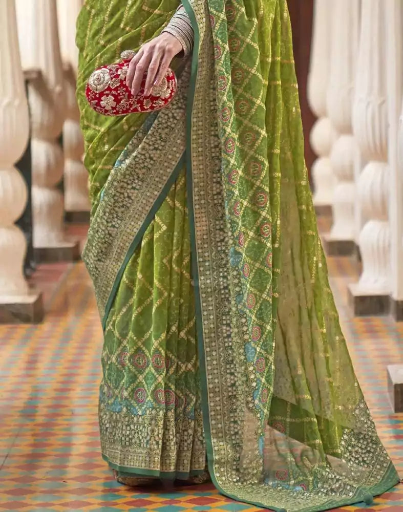 Image of Parrot Green Zig Zag Pattern Georgette Saree