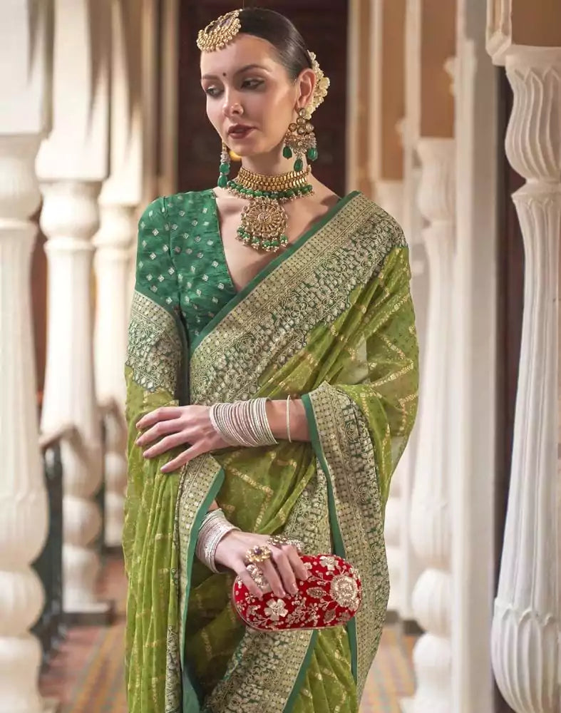 Image of Parrot Green Zig Zag Pattern Georgette Saree