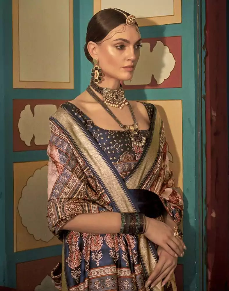 Image of Peach Geometric Print Banaras Silk Patola Saree