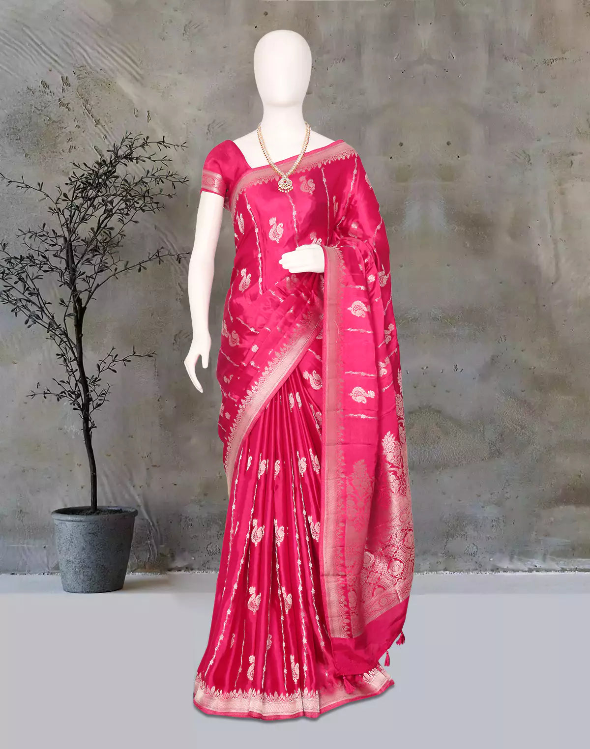 Image of Magenta Novelty Design Mashru Silk Saree and Self Jacquard Blouse