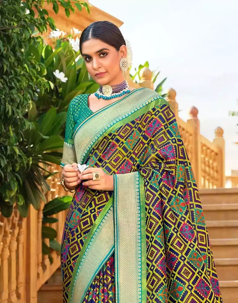 Image of Green Geometric Brasso Fabric Saree