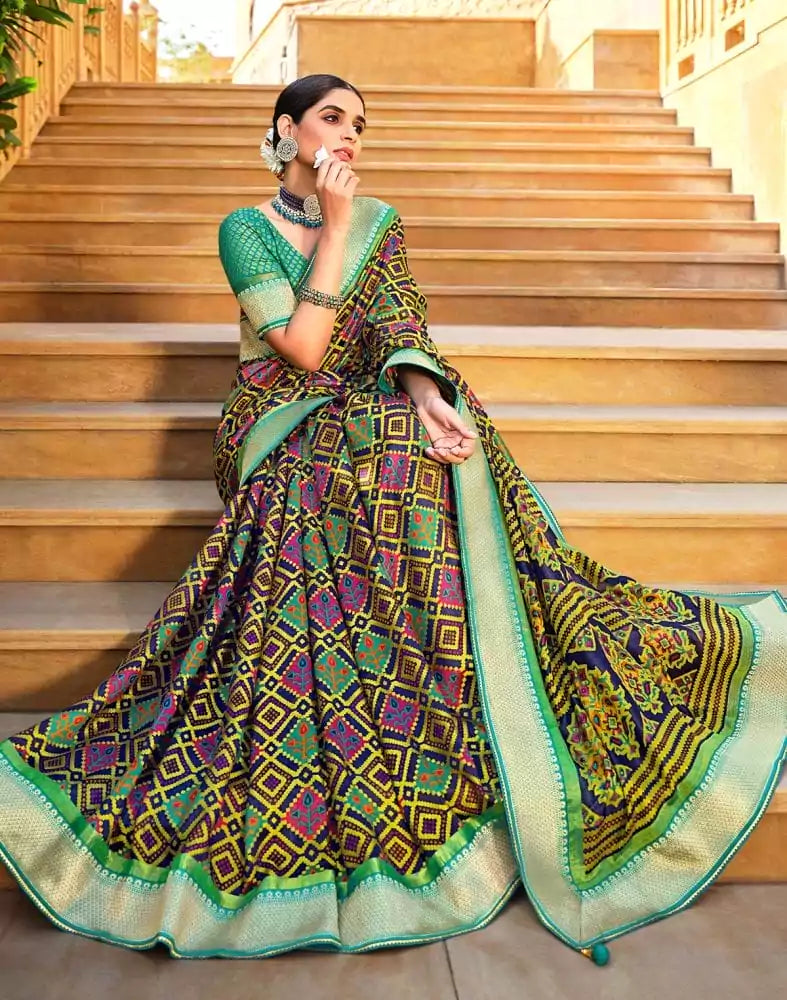 Image of Green Geometric Brasso Fabric Saree