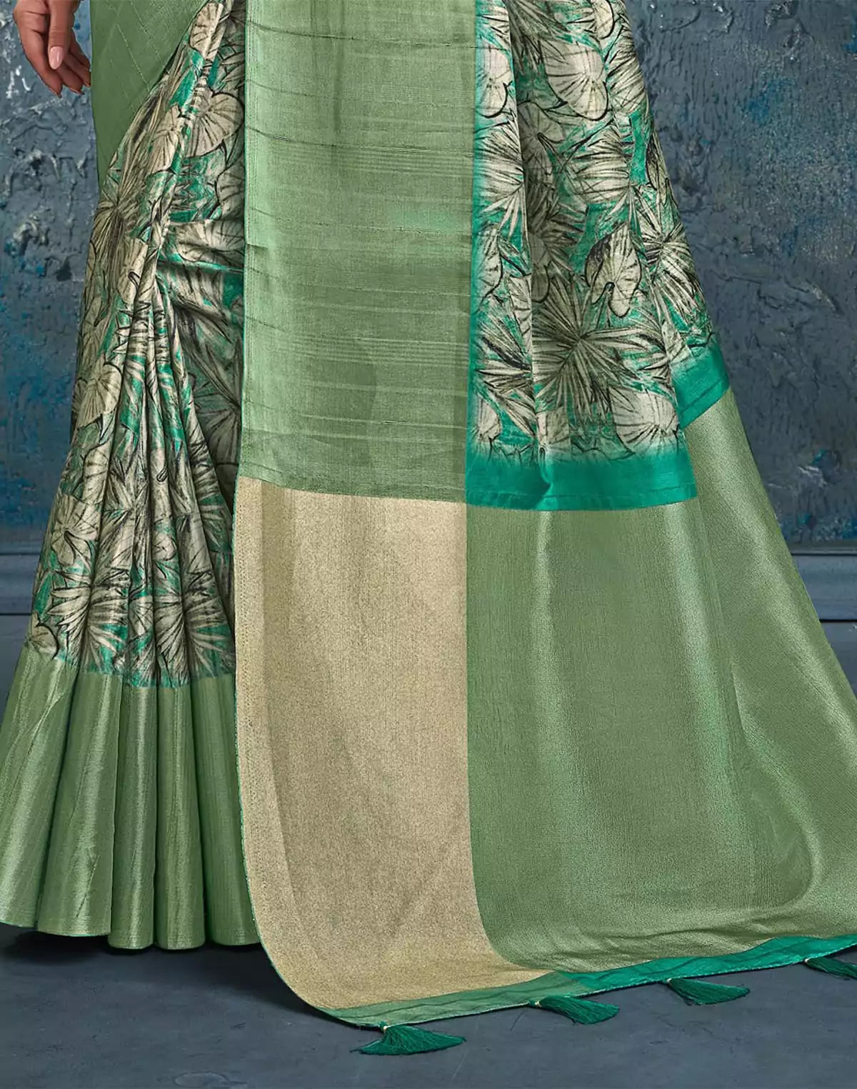 Image of Green Plain Kaddi Border Jute Saree
