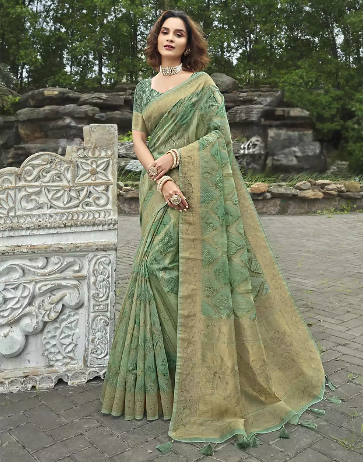 Image of Green Coloured Floral Weaving Fancy Jute Saree