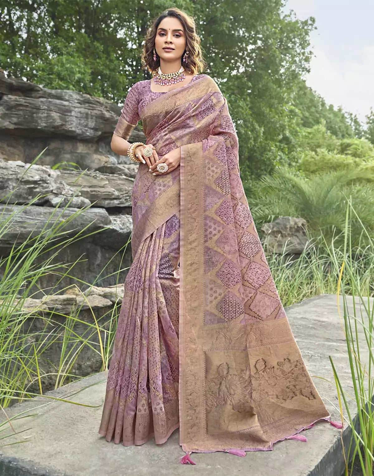 Image of Pink Color Jute Saree with beautiful Zari Pallu