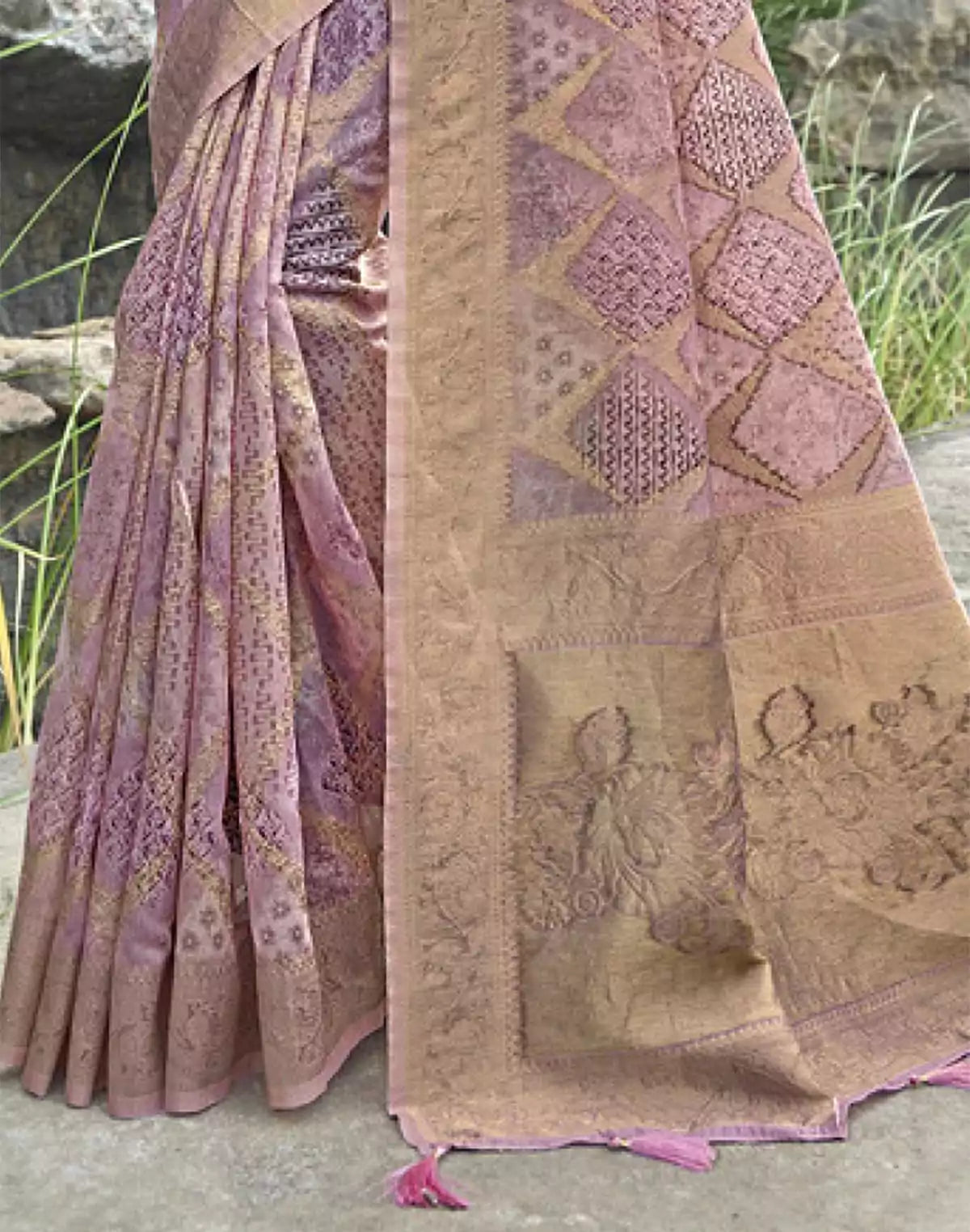 Image of Pink Color Jute Saree with beautiful Zari Pallu
