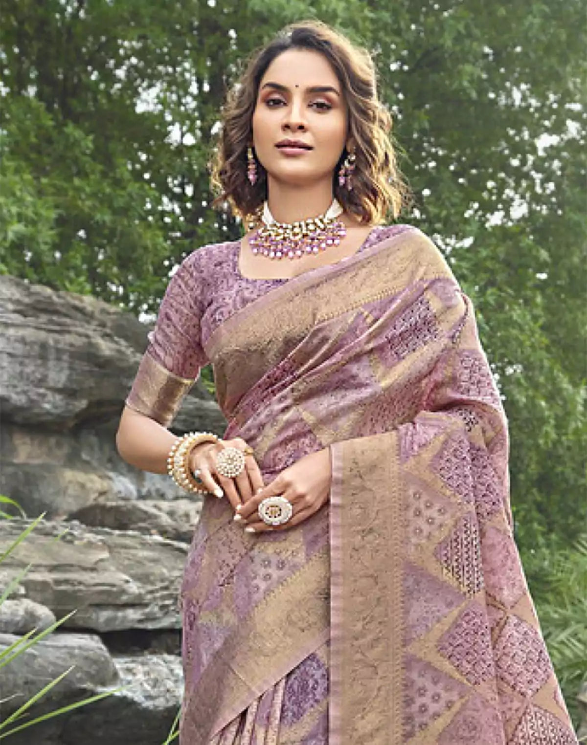 Image of Pink Color Jute Saree with beautiful Zari Pallu