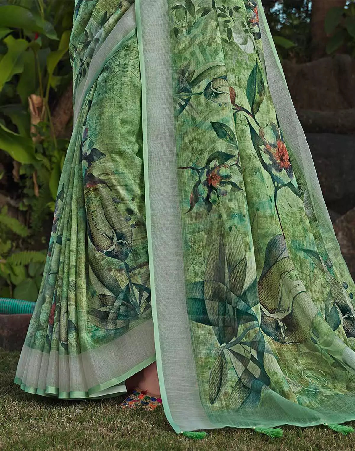 Image of Digital Print Cotton Linen Saree with Floral Blouse Piece