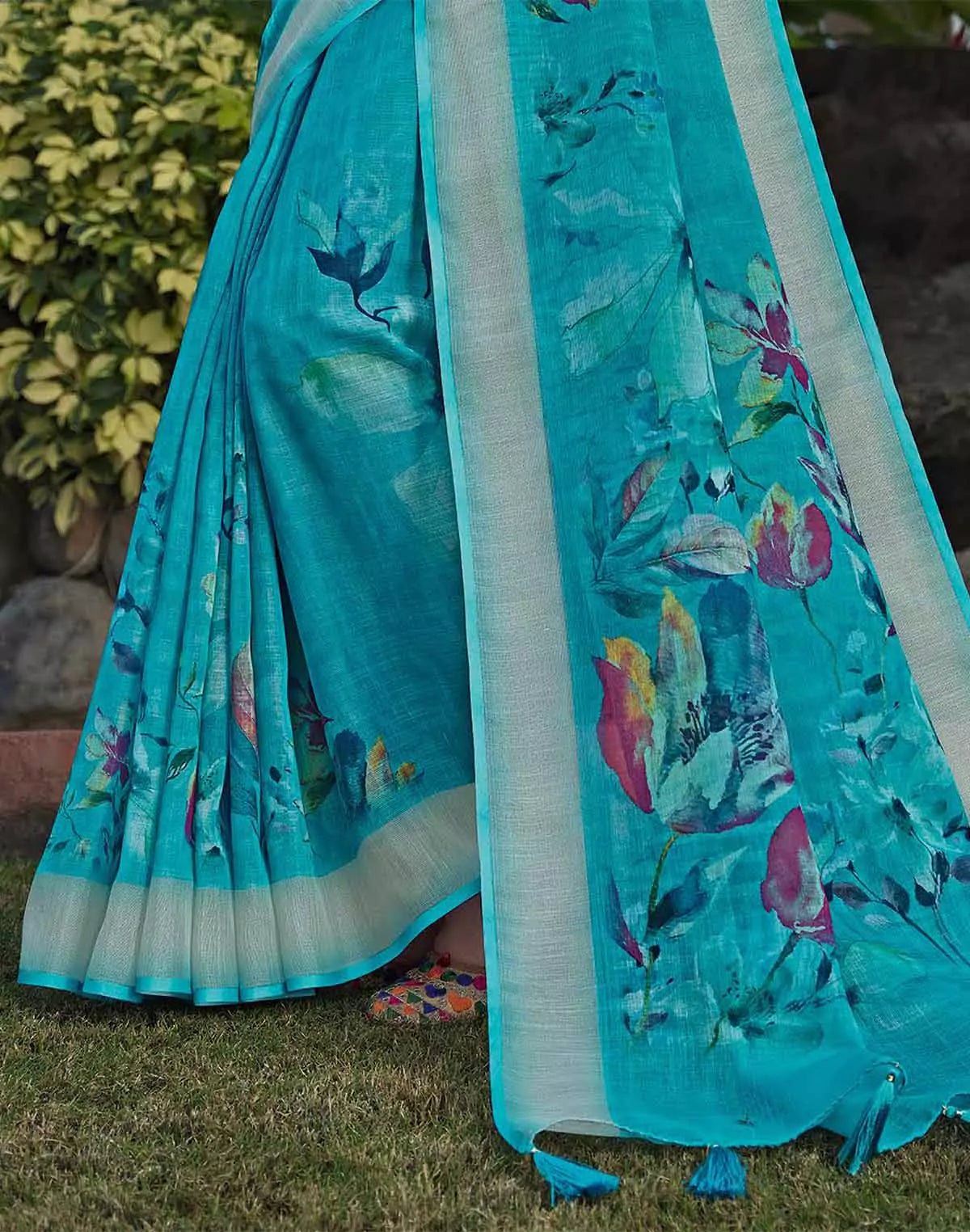 Image of Graceful Green Linen Designer Saree